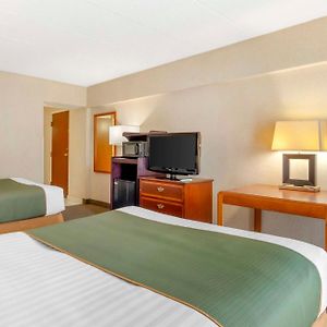 Double Room Two Double Beds Tub Mobility Accessible or Non-Smoking